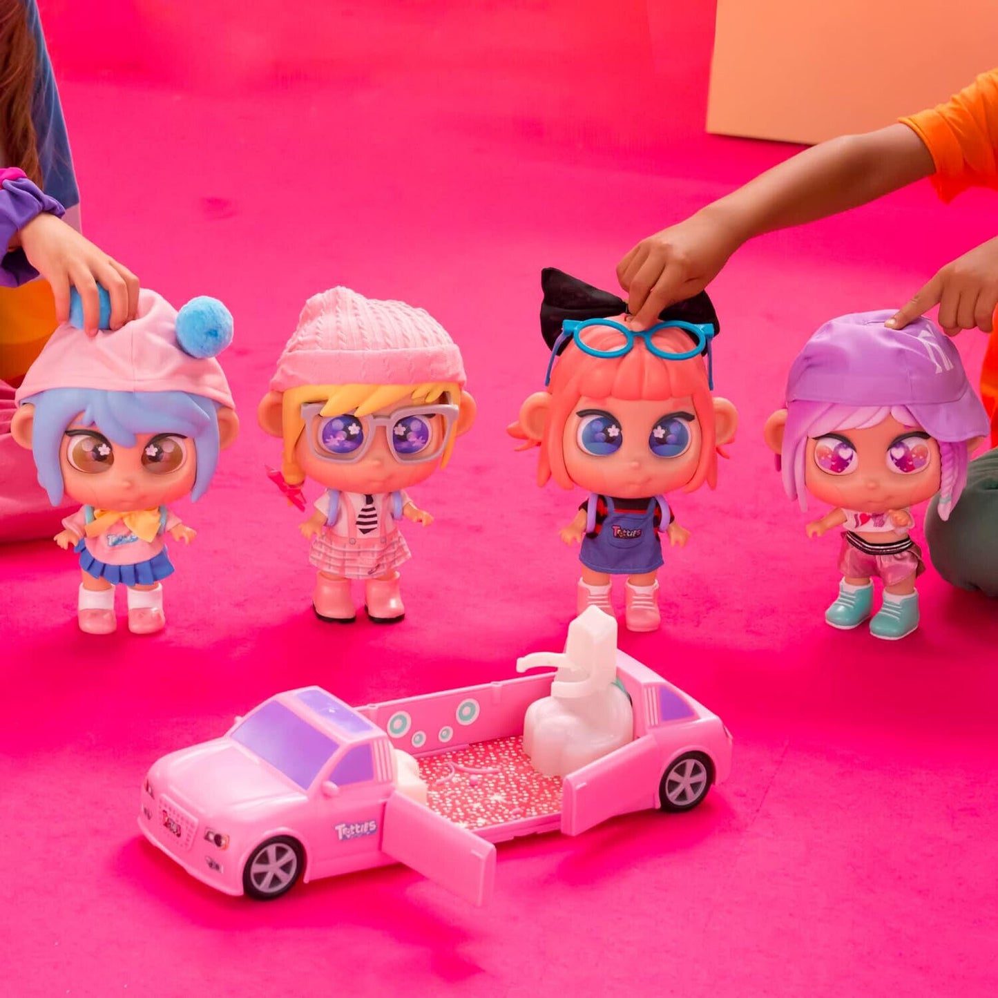 Trotties Emoti Eyes Mia Travel Dolls Animated Cartoon SERIES MAGIC WORLD ADVENTU