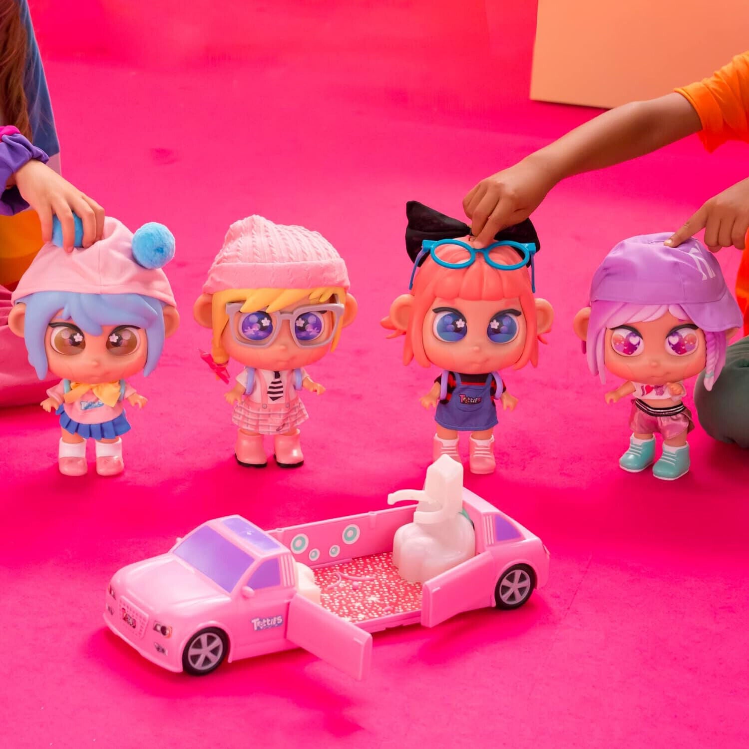 Trotties Emoti Eyes Mia Travel Dolls Animated Cartoon SERIES MAGIC WORLD ADVENTU