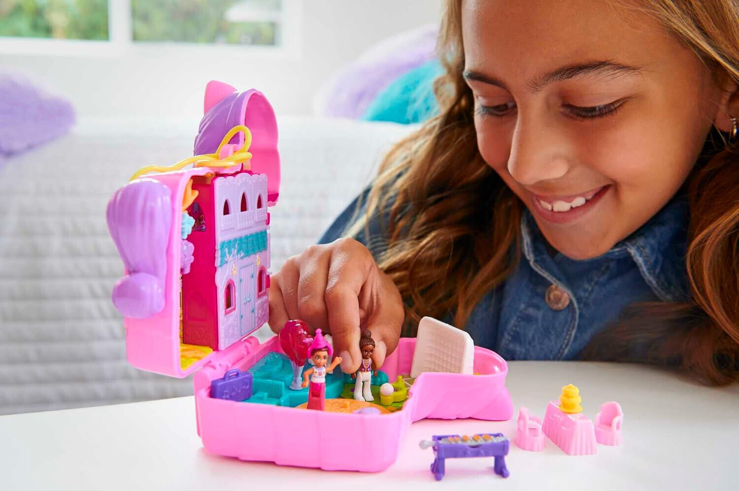 Polly Pocket Mini Toys, Piñata Party Compact Playset with 2 Micro Dolls and 14 A