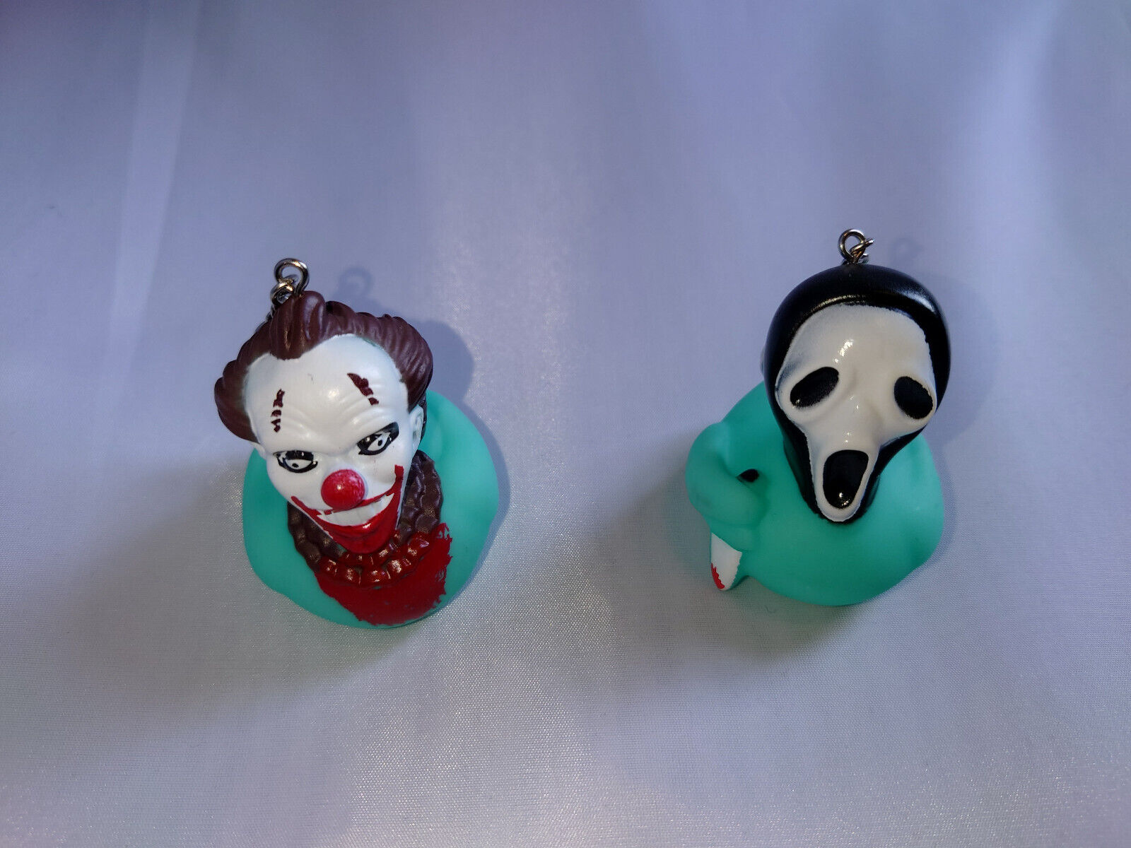 HORROR RUBBER DUCK GLOW IN THE DARK KEYRING KEYCHAIN SCREAM IT CLOWN HALLOWEEN