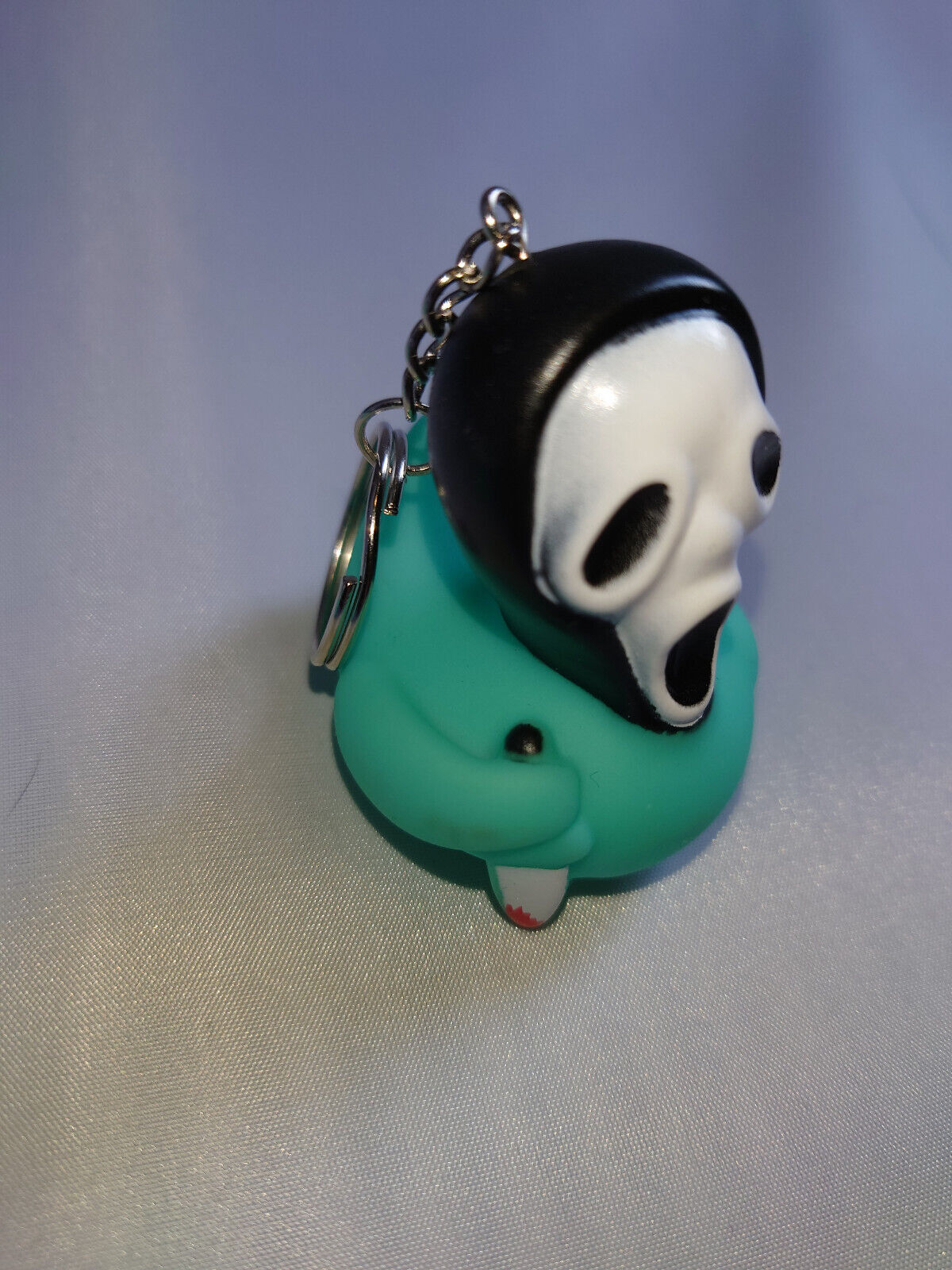 HORROR RUBBER DUCK GLOW IN THE DARK KEYRING KEYCHAIN SCREAM IT CLOWN HALLOWEEN