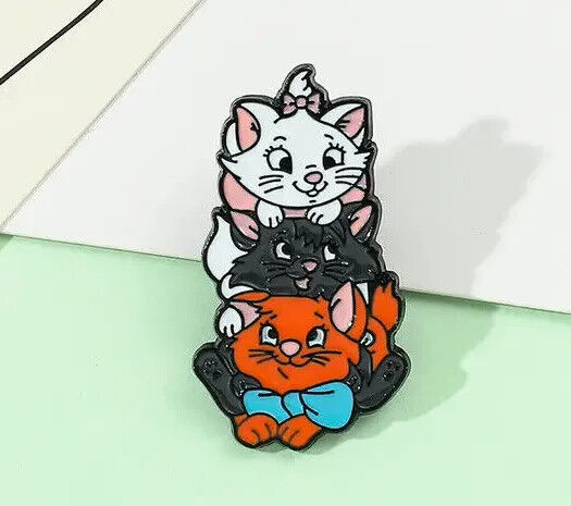 ARISTOCATS Metal Enamel Pin Badge TV SHOW CARTOON DISNEY MOVIE MARIE CATS