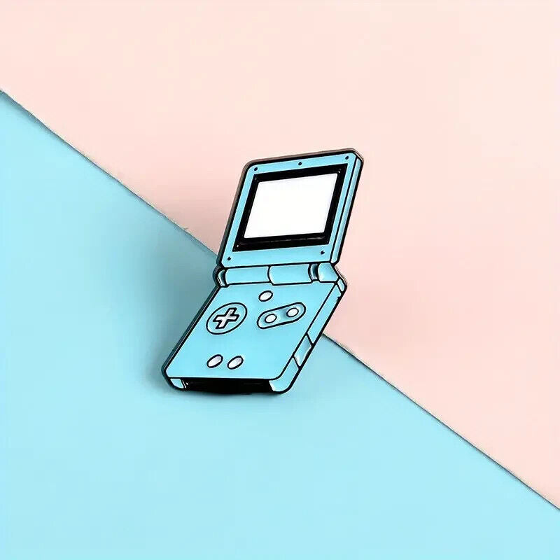 NINTENDO GAME BOY BLUE TURQUOISE RETRO PIN BADGE BROOCH FUN GAMING