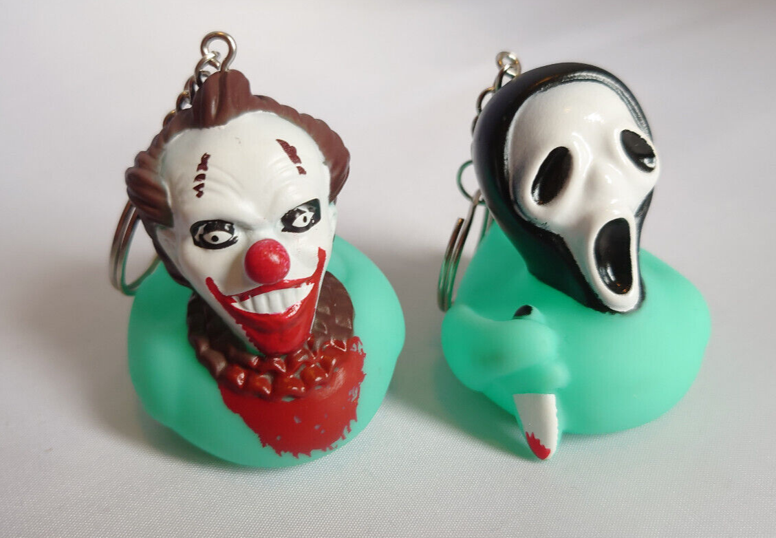 HORROR RUBBER DUCK GLOW IN THE DARK KEYRING KEYCHAIN SCREAM IT CLOWN HALLOWEEN