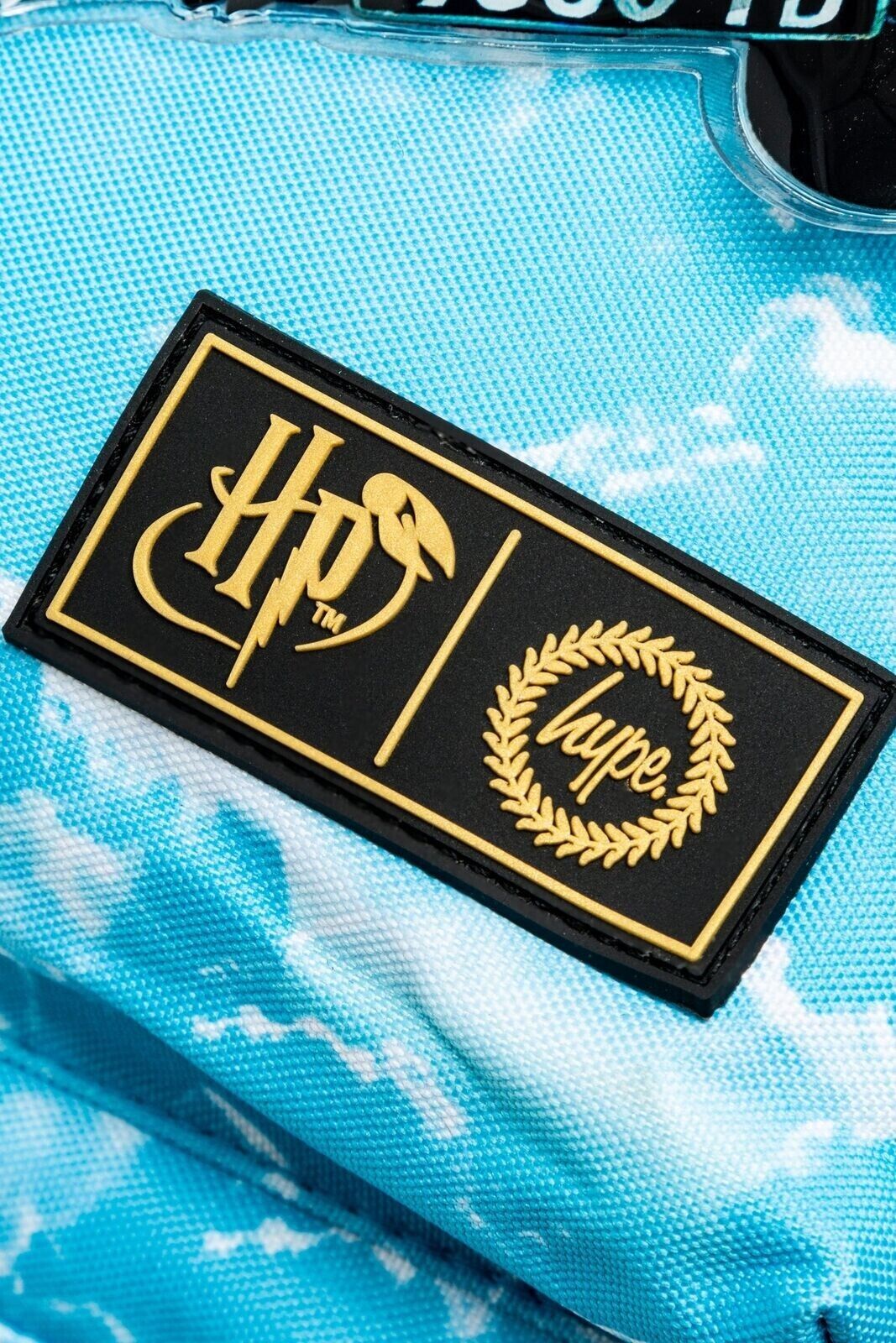 HARRY POTTER X HYPE. FLYING FORD ANGLIA BACKPACK Blue White Skies Car Weasley