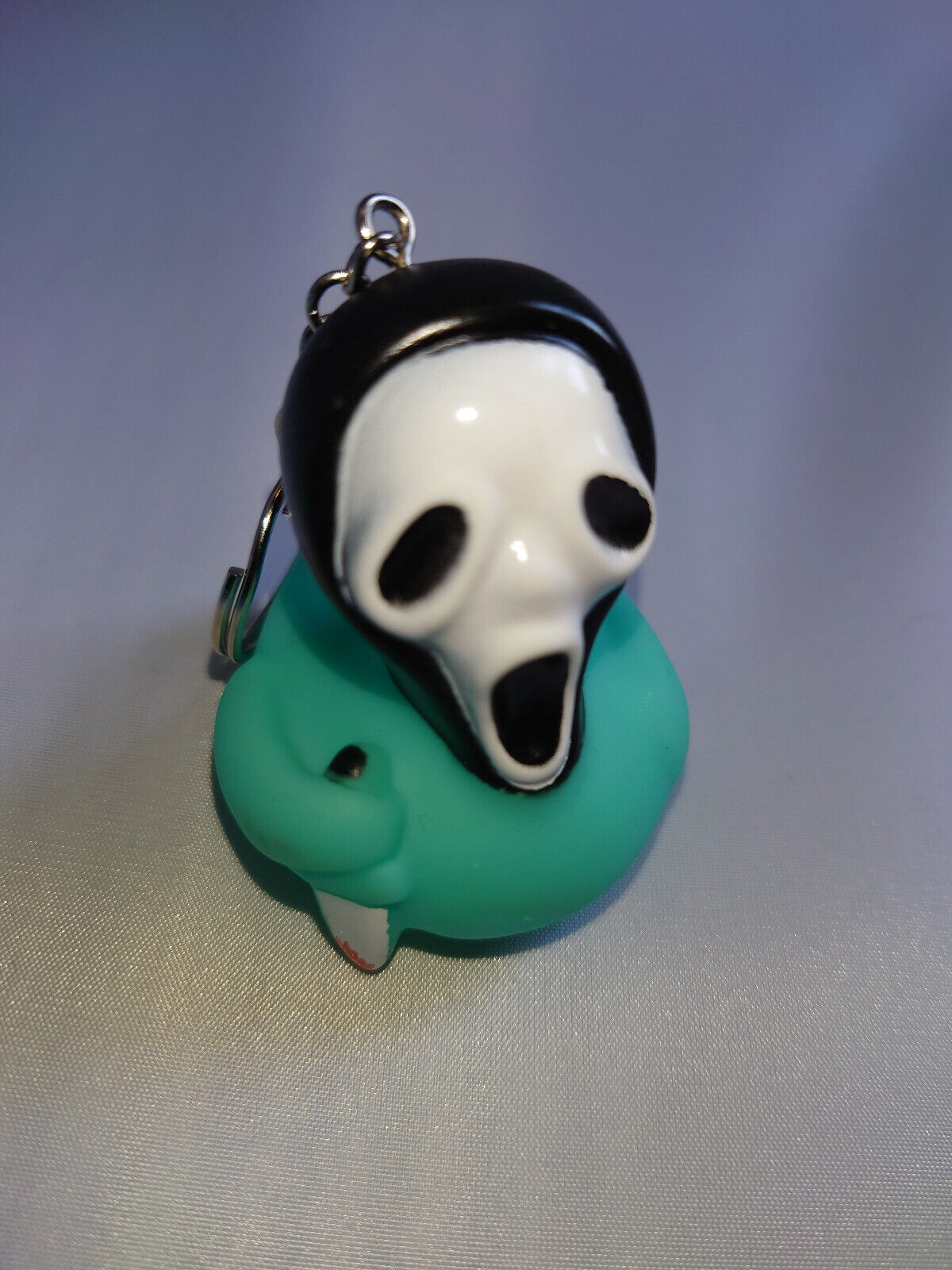 HORROR RUBBER DUCK GLOW IN THE DARK KEYRING KEYCHAIN SCREAM IT CLOWN HALLOWEEN