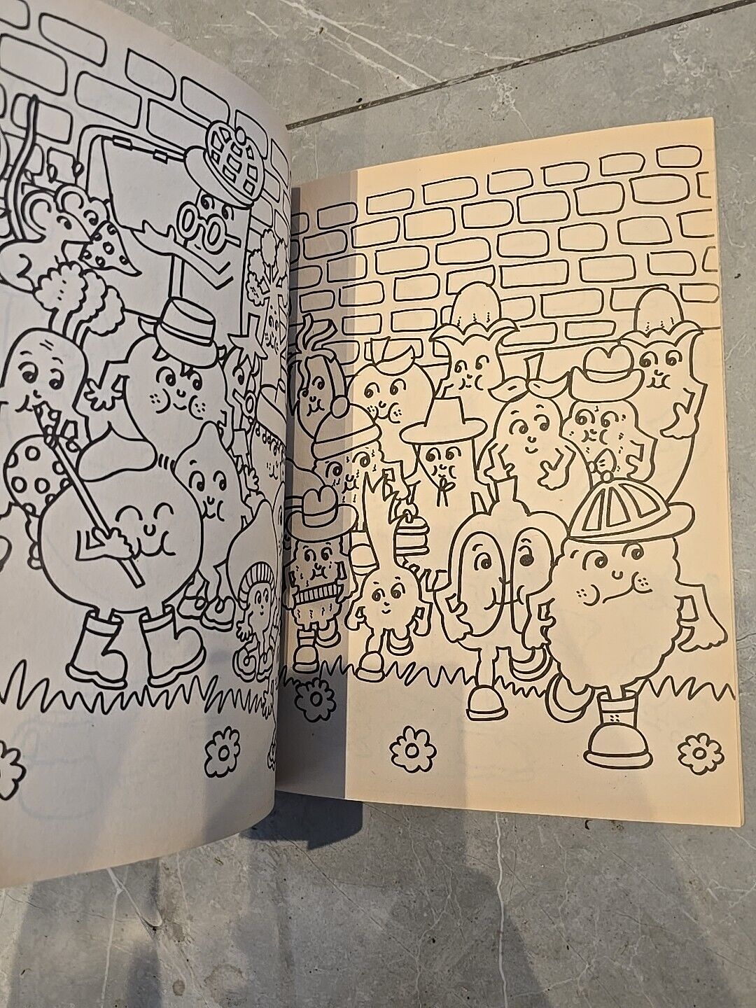 UNUSED NO 1 MINT The Munch Bunch 1980 ORIGINAL COLOURING BOOK Retro Kids TV