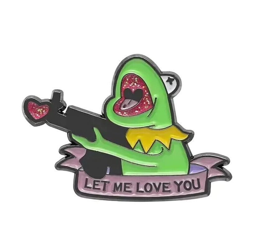 KERMIT THE FROG Metal Enamel Pin Badge Retro Kids Adult Teen FUNNY COMICAL GUN