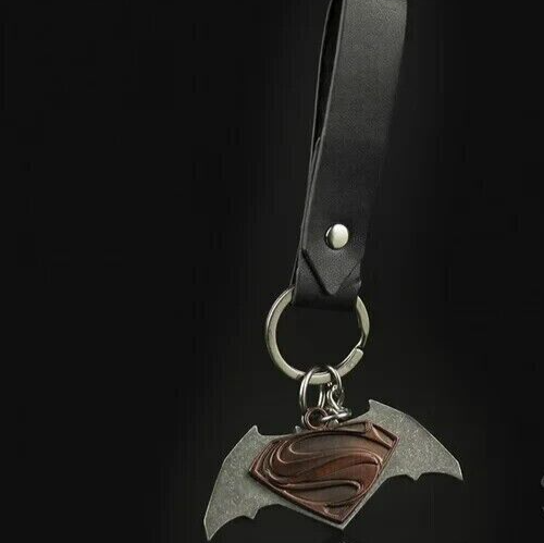 FRIENDS BATMAN Vs SUPERMAN MOVIE METAL KEYCHAIN KEY RING FRIENDSHIP LOGO CLIP