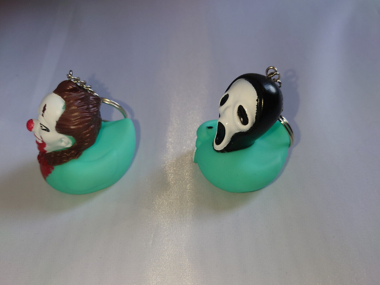 HORROR RUBBER DUCK GLOW IN THE DARK KEYRING KEYCHAIN SCREAM IT CLOWN HALLOWEEN