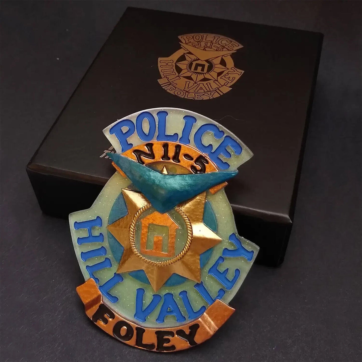 BACK TO THE FUTURE 2 POLICE BADGE LIMITED EDITION PROP REPLICA BTTF MARTY BIFF