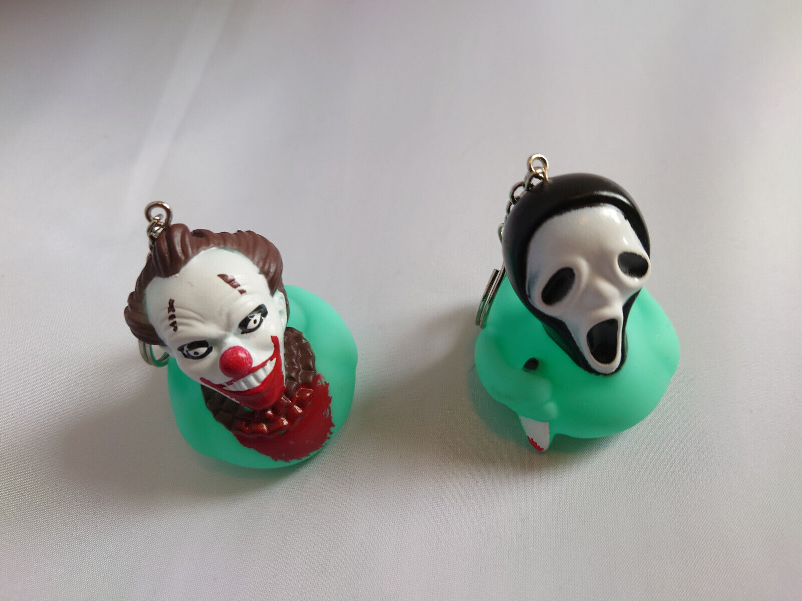 HORROR RUBBER DUCK GLOW IN THE DARK KEYRING KEYCHAIN SCREAM IT CLOWN HALLOWEEN