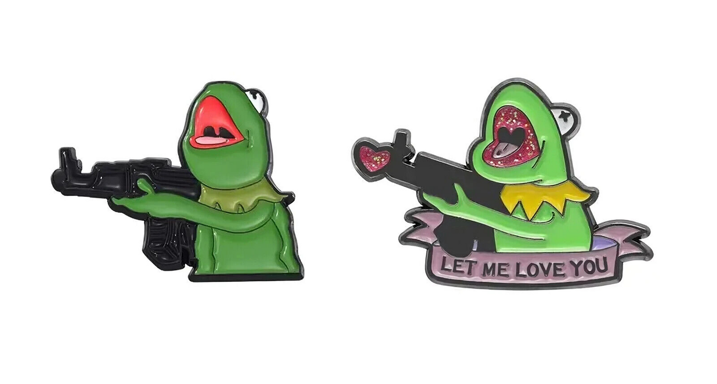 KERMIT THE FROG Metal Enamel Pin Badge Retro Kids Adult Teen FUNNY COMICAL GUN