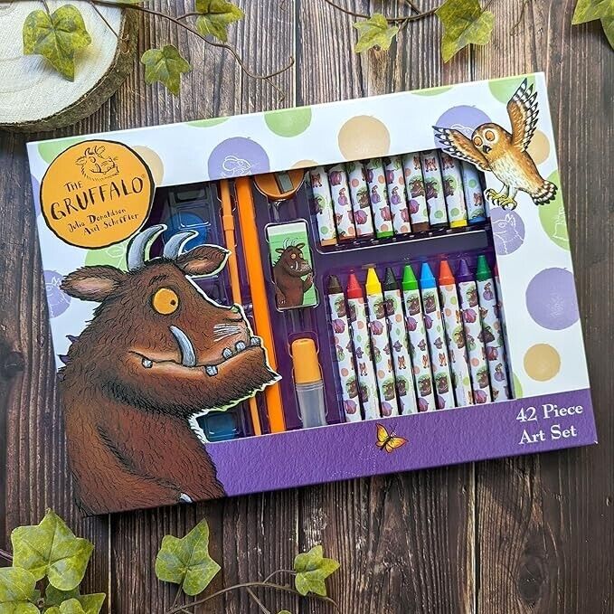 Room On The Broom The Gruffalo Percy The Park Keeper 42 Piece Art Set paints
